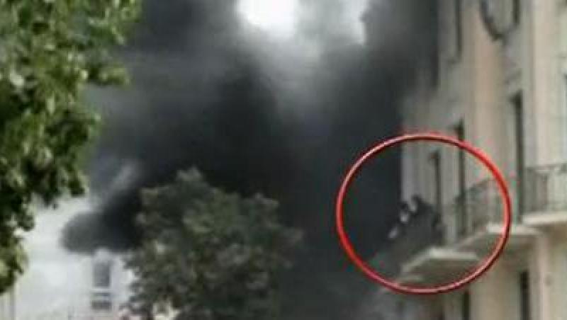 VIDEO Noi imagini cu banca incendiata in Atena