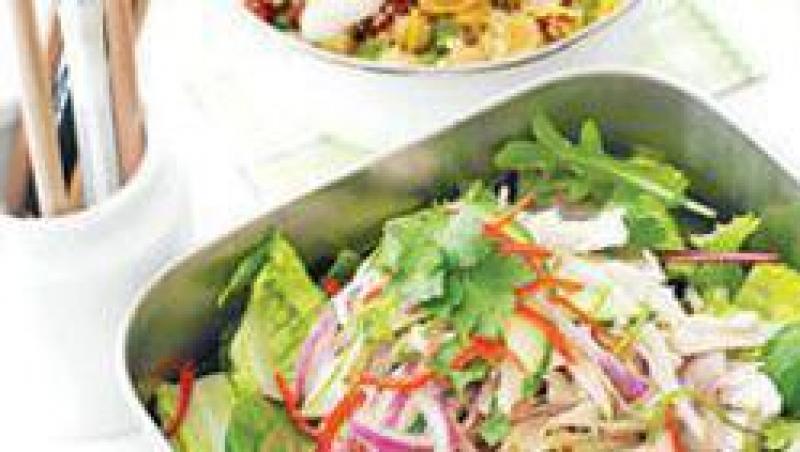 Reteta zilei: Salata asiatica de pui