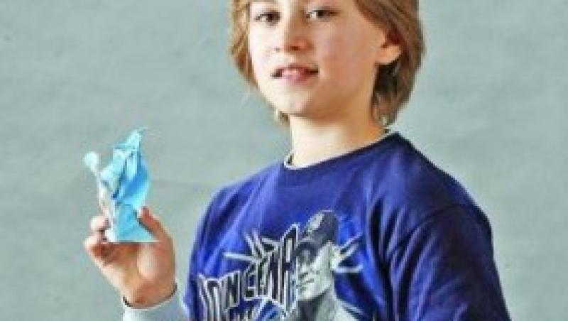La numai 12 ani, Bogdan Ionescu preda origami!