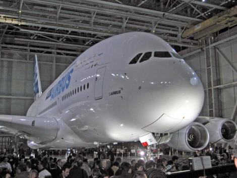 Vezi cum arata "Gigantul Aerului", avionul Airbus A 380!