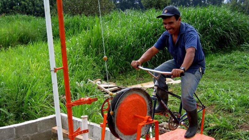 Din culturile lumii: Guatemala si bicicleta care scoate apa