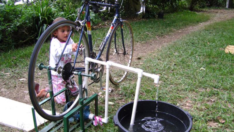 Din culturile lumii: Guatemala si bicicleta care scoate apa
