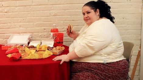 VIDEO! Vrea sa ajunga cea mai grasa femeie din lume!