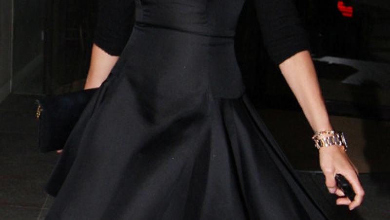 Victoria Beckham, eleganta chiar si in rochia creata de ea