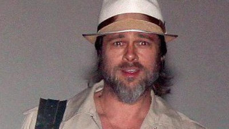 Brad Pitt imbatraneste: Cel mai sexy barbat din lume, barba grizonata si look neglijent