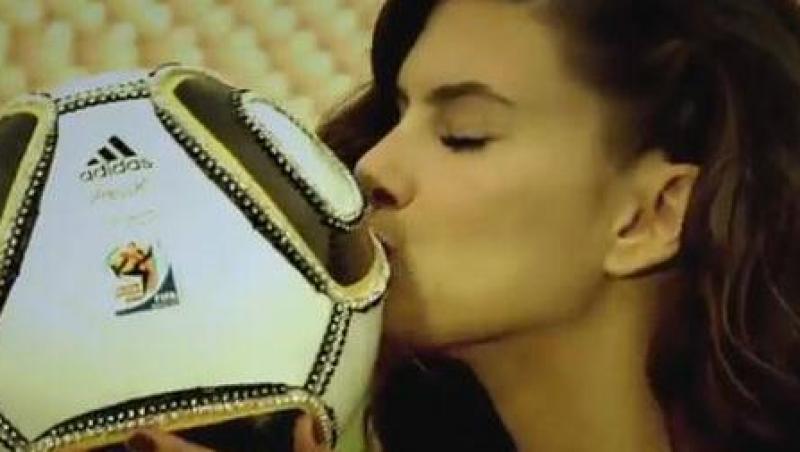VIDEO! Fotbal si femei frumoase in noul videoclip al lui Macy Gray