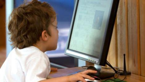 Calculatoarele "paralizeaza" gandirea copiilor mici