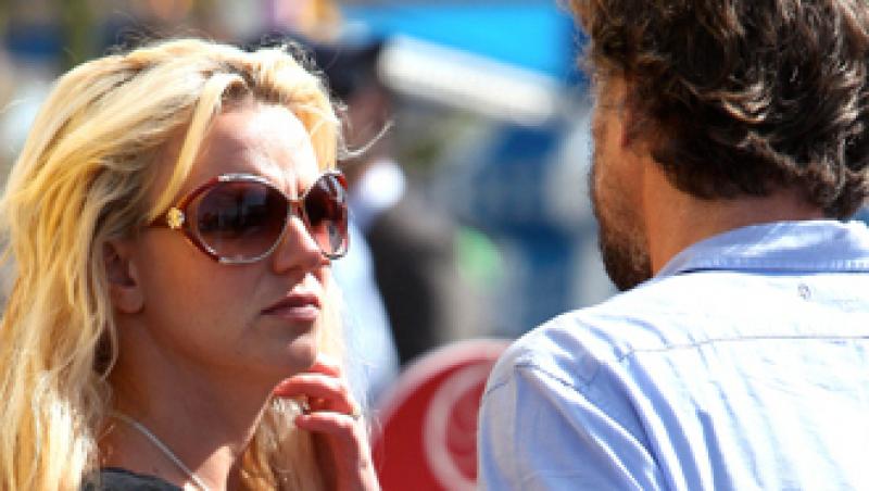 Britney Spears, inselata de iubit cu fosta ei asistenta personala?