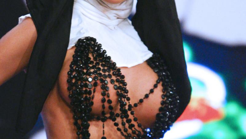 Prezentare de moda INCENDIARA la Capatos!