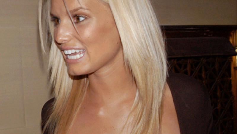 Jessica Simpson se opereaza estetic