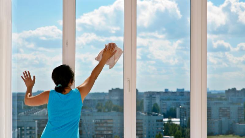 Solutie eco pentru curatarea geamurilor