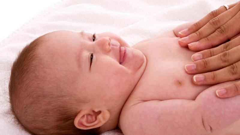 Beneficiile masajului pentru bebelusi