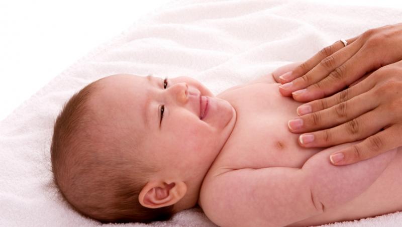 Beneficiile masajului pentru bebelusi