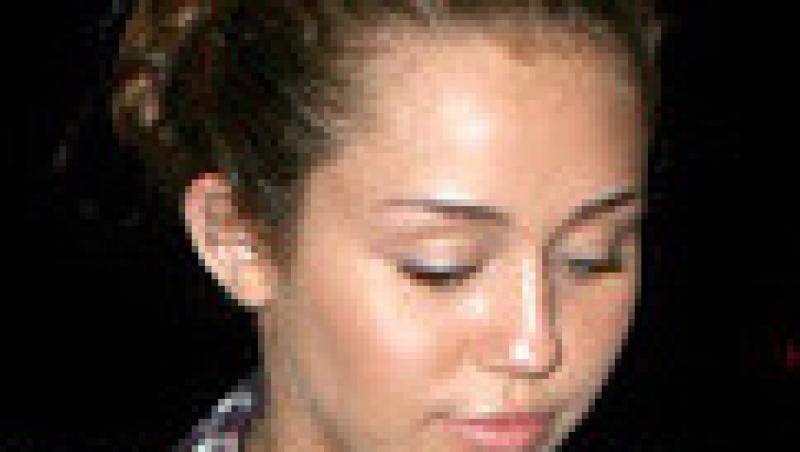 Miley Cyrus şi-a tatuat sentimentele pe ureche: Love