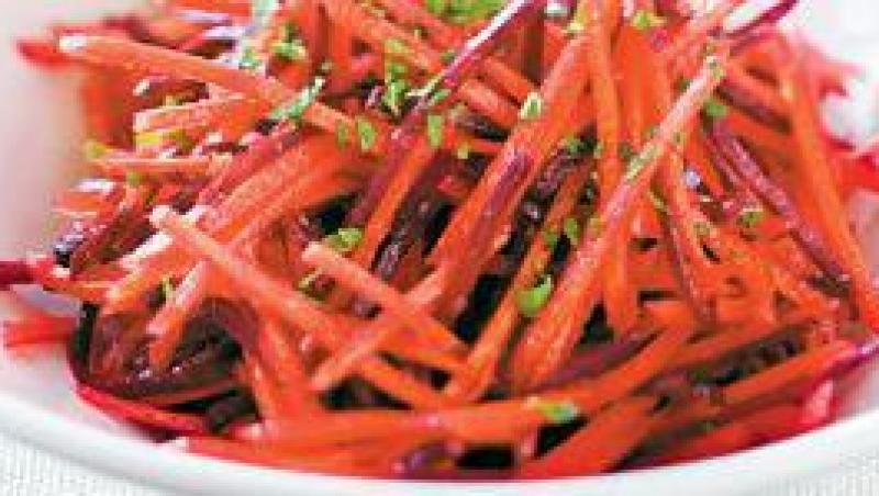 Rețeta zilei: Salata de morcovi si sfecla - garnitura ta fara calorii