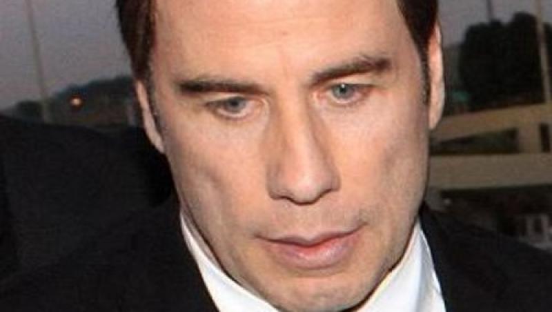 John Travolta s-a tuns periuta