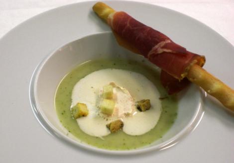 Rețeta zilei: Supa crema de conopida verde