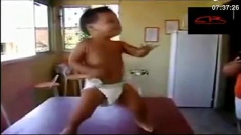 VIDEO! Vezi cum danseaza "micul Ricky Martin"!