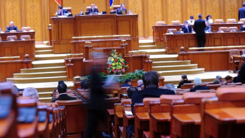 PSD+PC si PNL ataca Guvernul cu doua motiuni de cenzura: cate una pentru fiecare lege asumata
