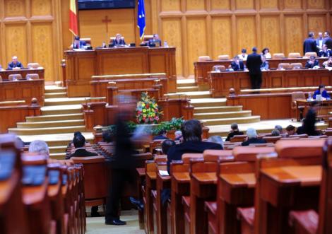 PSD+PC si PNL ataca Guvernul cu doua motiuni de cenzura: cate una pentru fiecare lege asumata