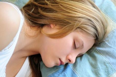 Adolescentii care se culca tarziu prezinta un risc mai mare de depresie
