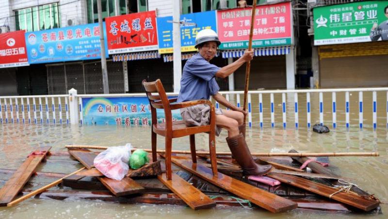 China si SUA, lovite de furtuni: Peste 140 de chinezi si-au pierdut viata