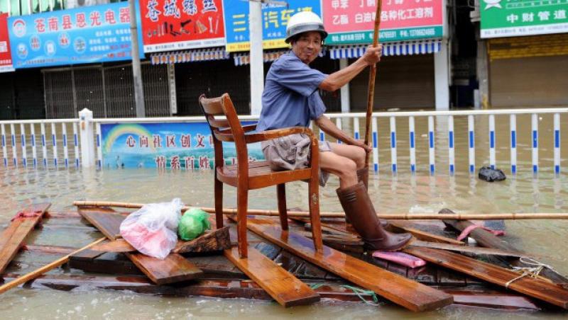 China si SUA, lovite de furtuni: Peste 140 de chinezi si-au pierdut viata