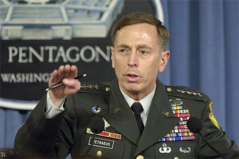 David Petraeus l-a inlocuit pe McCrhystal la comanda trupelor americane din Afghanistan