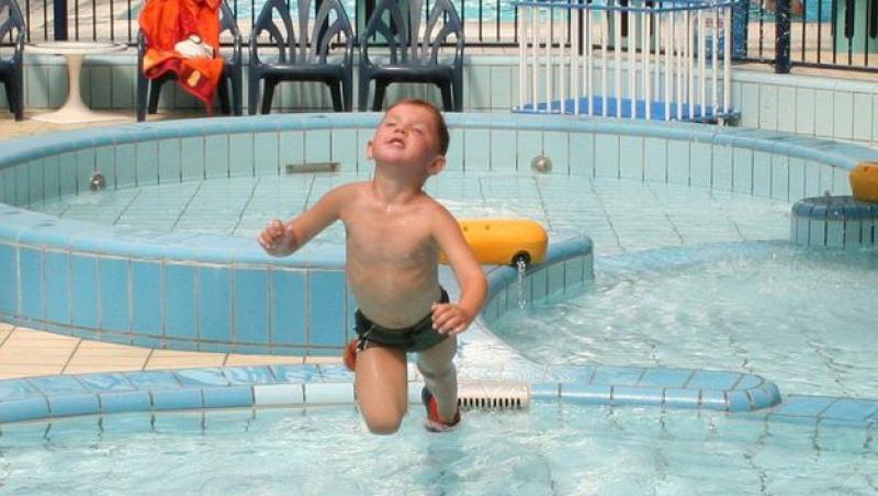 Ce trebuie sa stii cand duci copilul la piscina