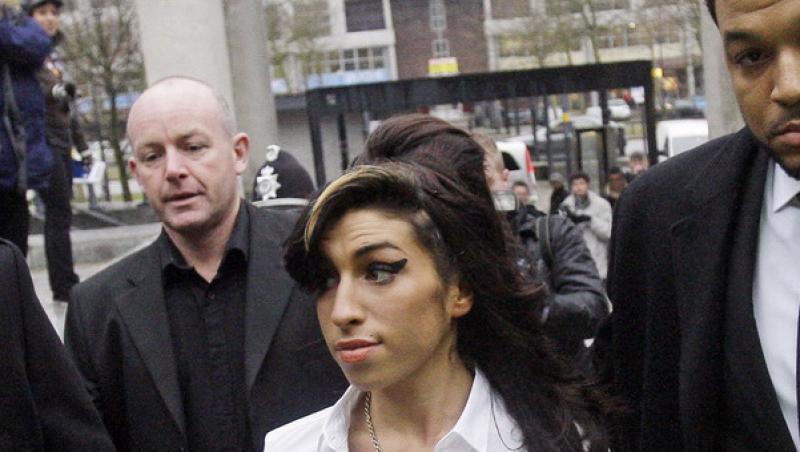 Amy Winehouse isi muta iubitul cu ea, dupa doar doua luni de relatie