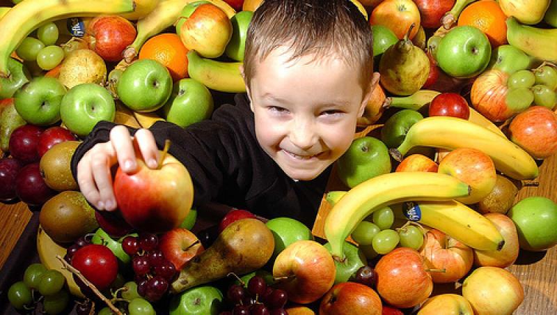 VIDEO! Afla cum sa protejezi copiii de alergia la fructe!