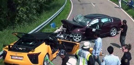 VIDEO! Accident intre Lexus LF-A si un BMW 3