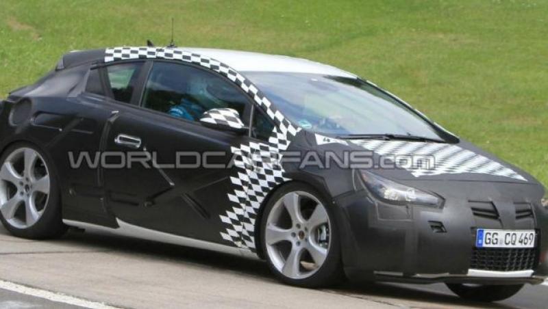 Opel Astra GTC 2011, surprins la teste la Nürburgring