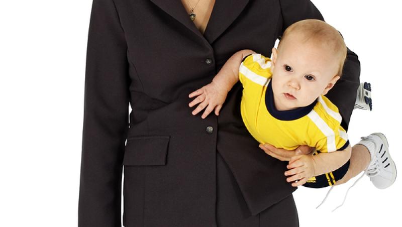 Ar trebui ca mamele sa lucreze sau sa stea acasa cu cei mici?