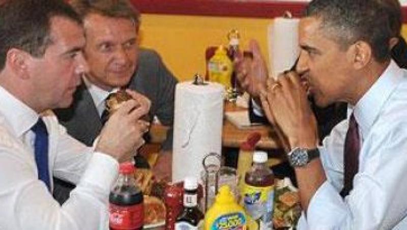 Obama si Medvedev, impreuna la un fast food pentru a manca hamburgeri