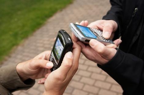 Se ieftinesc apelurile in roaming si navigarea pe internet de pe mobil