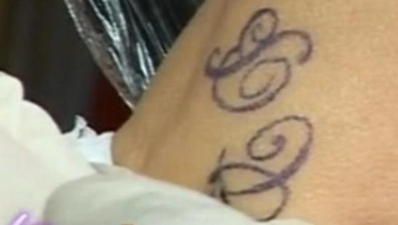 Bianca si-a tatuat initialele lui Botezatu