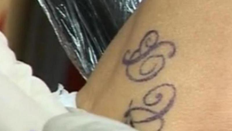 Bianca si-a tatuat initialele lui Botezatu