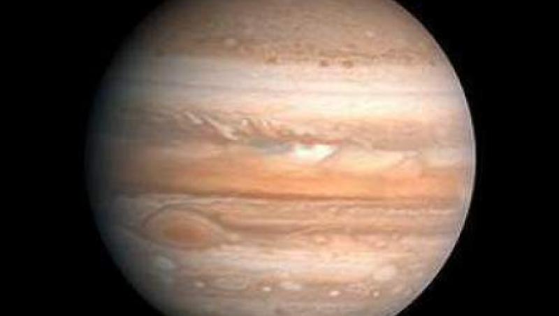 Un obiect neidentificat s-a lovit de Jupiter