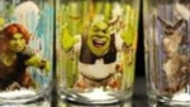 McDonalds a retras de la vanzare 12 milioane de pahare cu Shrek, contaminate cu un metal toxic