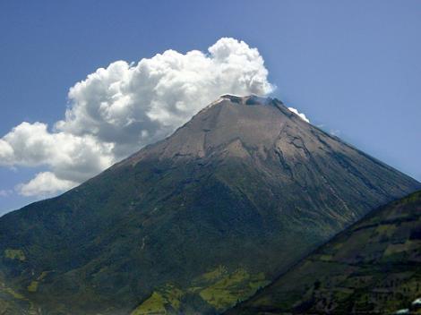 Pericol iminent in Ecuador: un vulcan risca sa eurpa in orice moment