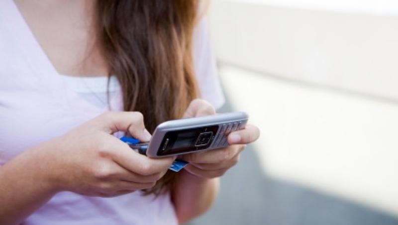 Adolescentii americani, cuceriti de SMS-uri
