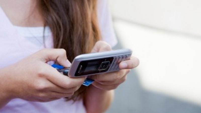 Adolescentii americani, cuceriti de SMS-uri