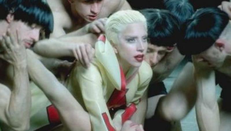 VIDEO! Lady Gaga socheaza in noul videoclip