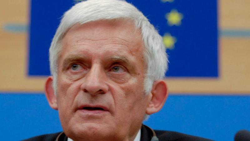 Motiunea de cenzura citita partial, pentru a nu-l lasa pe Jerzy Buzek sa astepte