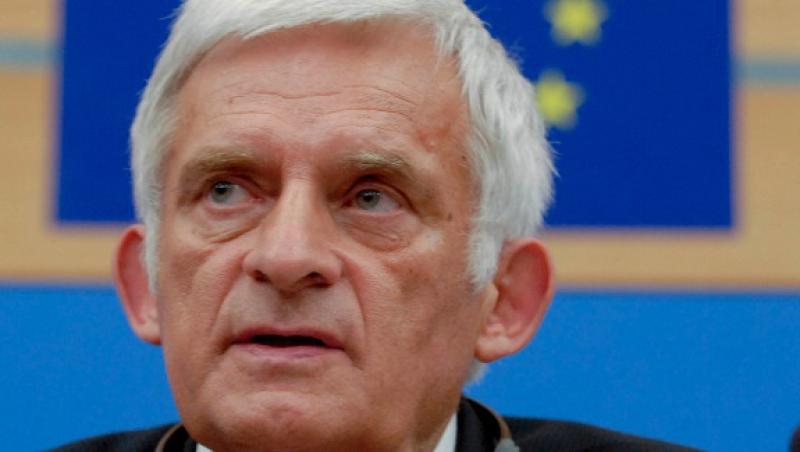 Motiunea de cenzura citita partial, pentru a nu-l lasa pe Jerzy Buzek sa astepte