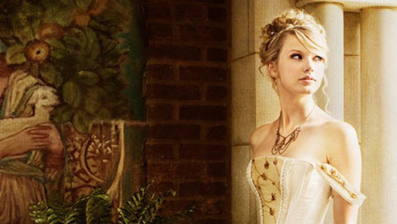Taylor Swift a imbracat rochia de mireasa!