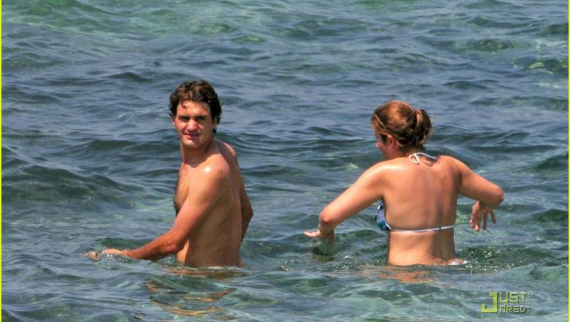 Sotia lui Roger Federer a speriat plaja