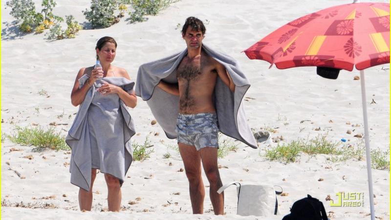 Sotia lui Roger Federer a speriat plaja