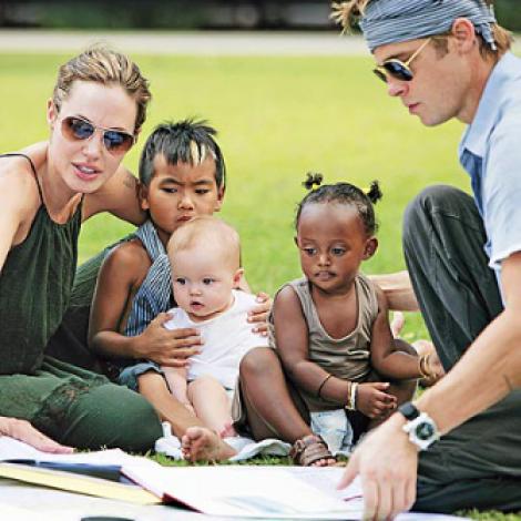 Angelina Jolie nu le va impune copiilor sai o religie